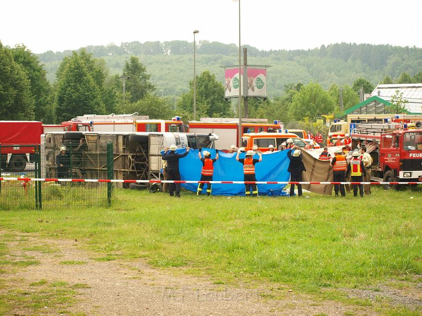 Schwerer Unfall mit Reisebus Lohmar Donrather Dreieck P256.JPG